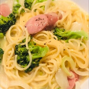 ウインナーとブロッコリーのクリームスープパスタ